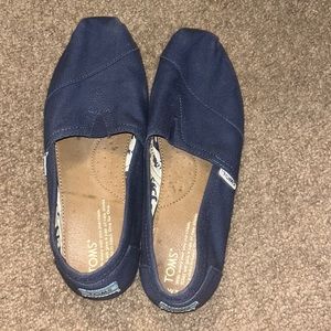 Navy blue Toms! Very very new! 7.5 Womens